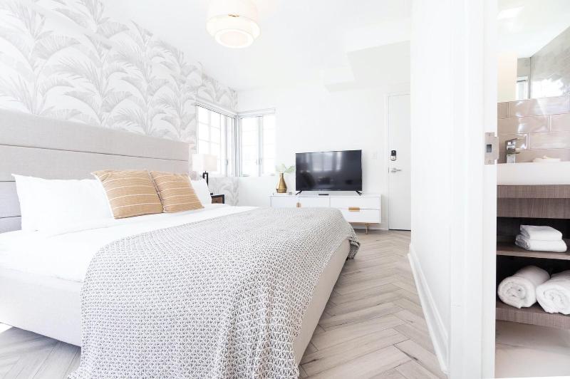 Luxuri Suites image