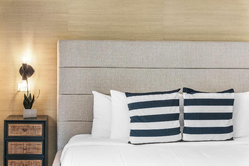 Luxuri Suites image