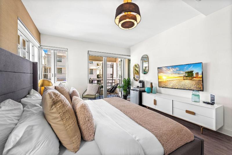 Luxuri Suites image