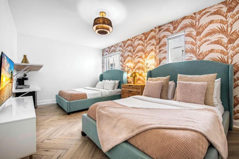 Luxuri Suites image