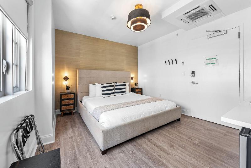 Luxuri Suites image