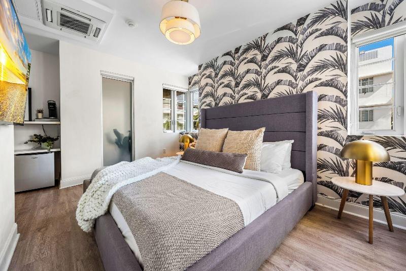 Luxuri Suites image
