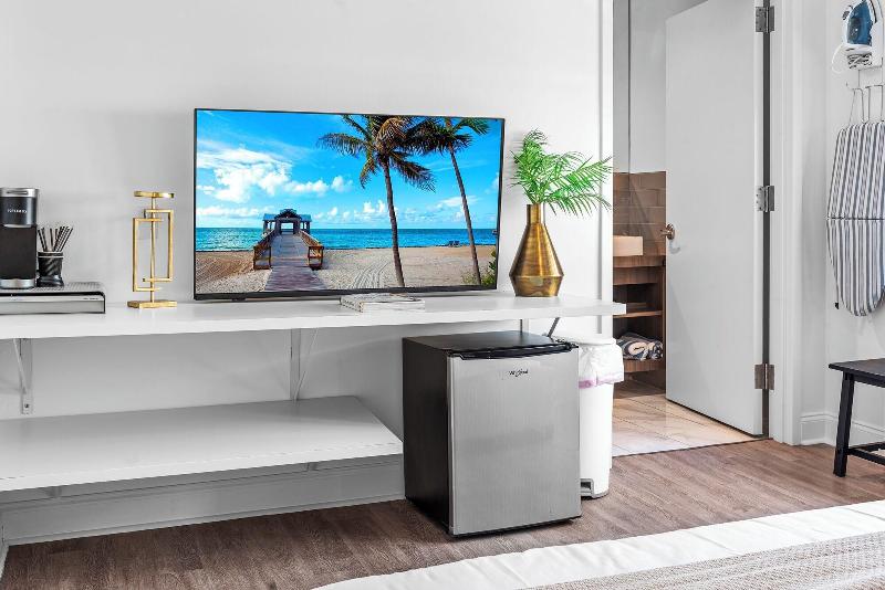 Luxuri Suites image