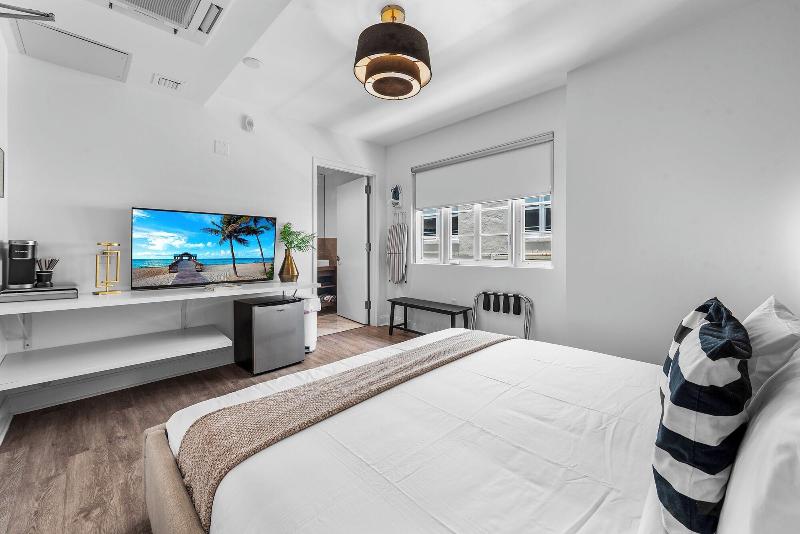 Luxuri Suites image