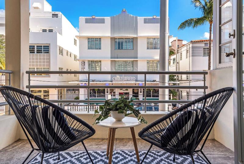 Luxuri Suites image