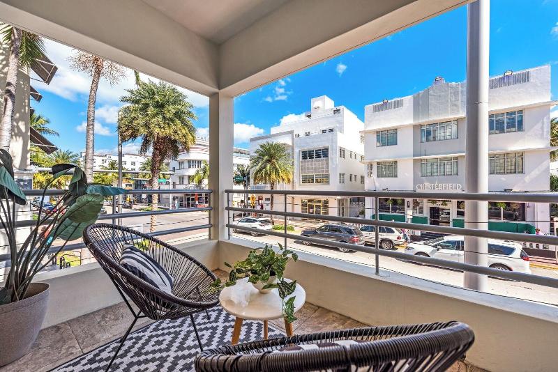 Luxuri Suites image