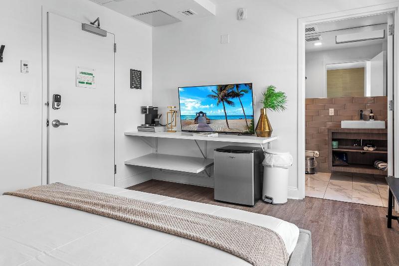 Luxuri Suites image