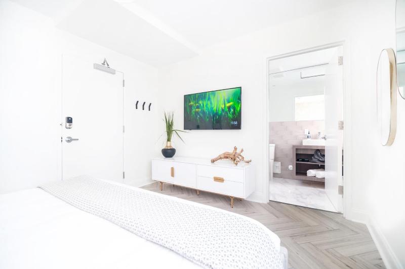 Luxuri Suites image