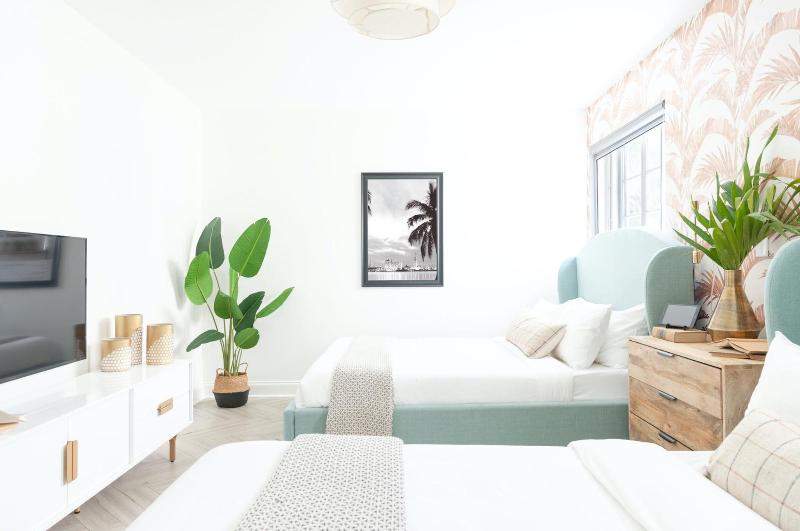 Luxuri Suites image