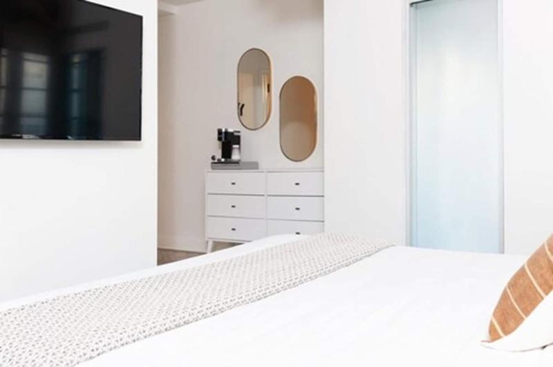 Luxuri Suites image
