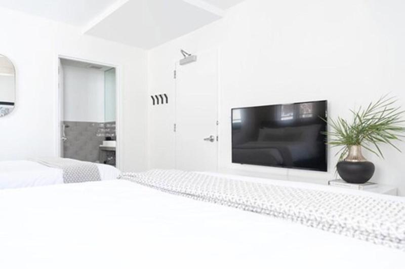 Luxuri Suites image