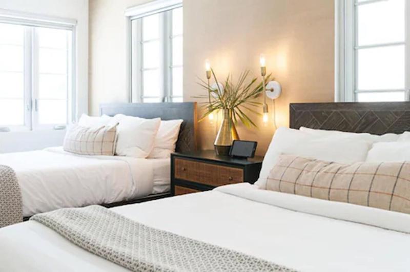 Luxuri Suites image