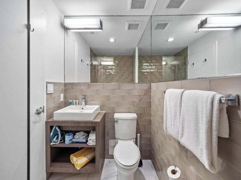 Luxuri Suites image