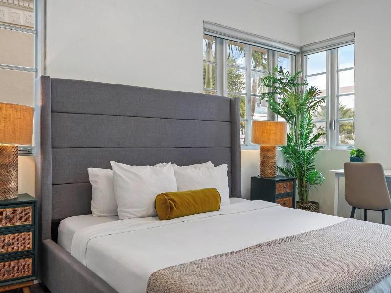 Luxuri Suites image