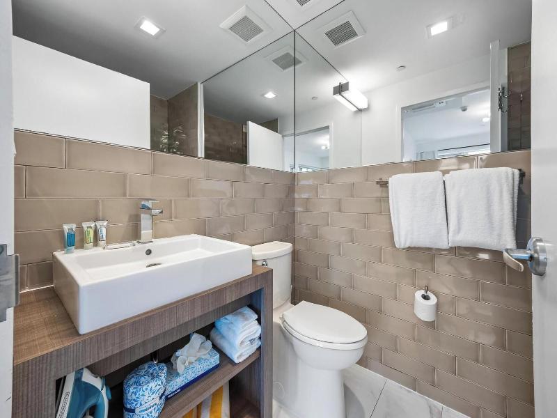 Luxuri Suites image