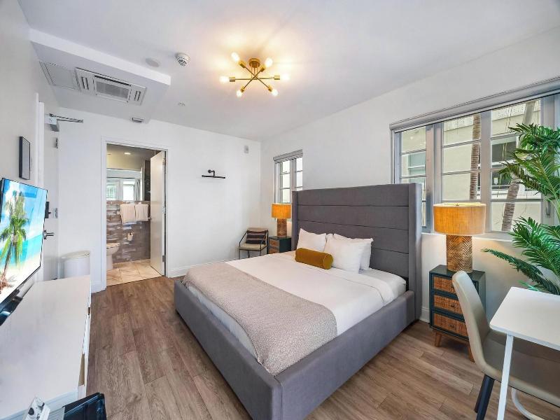 Luxuri Suites image