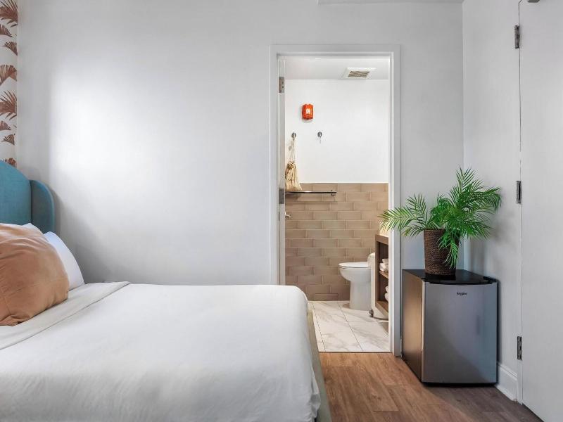Luxuri Suites image