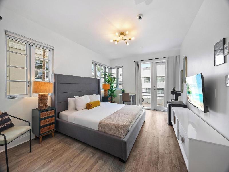 Luxuri Suites image