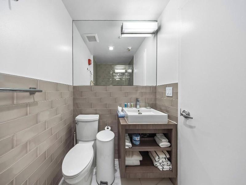 Luxuri Suites image