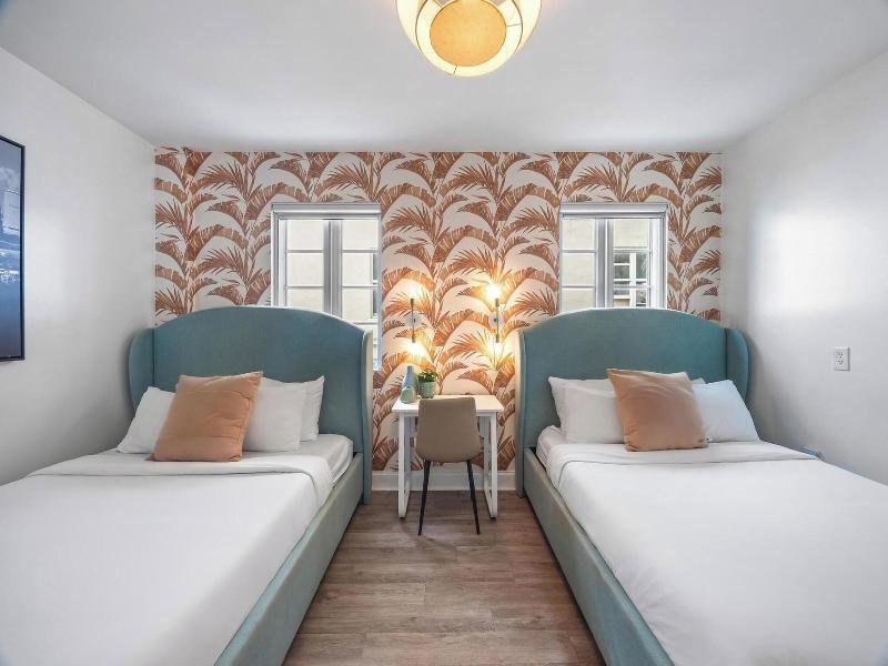 Luxuri Suites image
