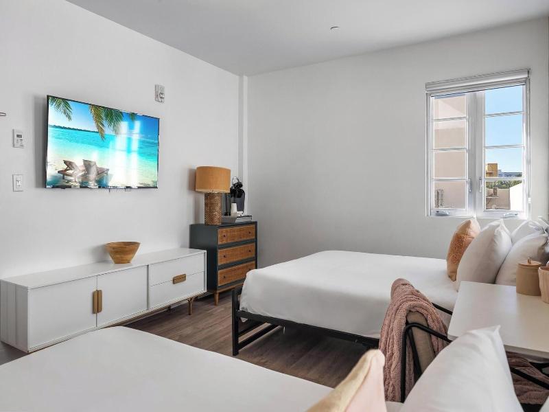 Luxuri Suites image
