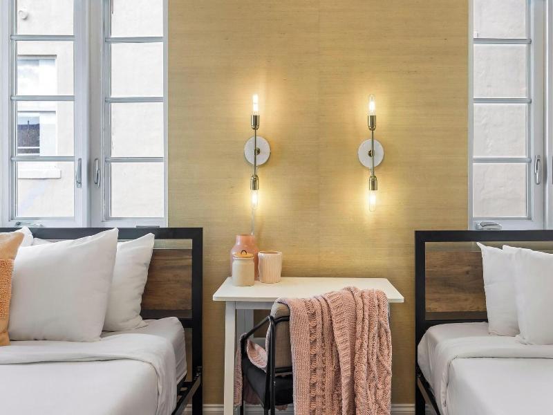 Luxuri Suites image