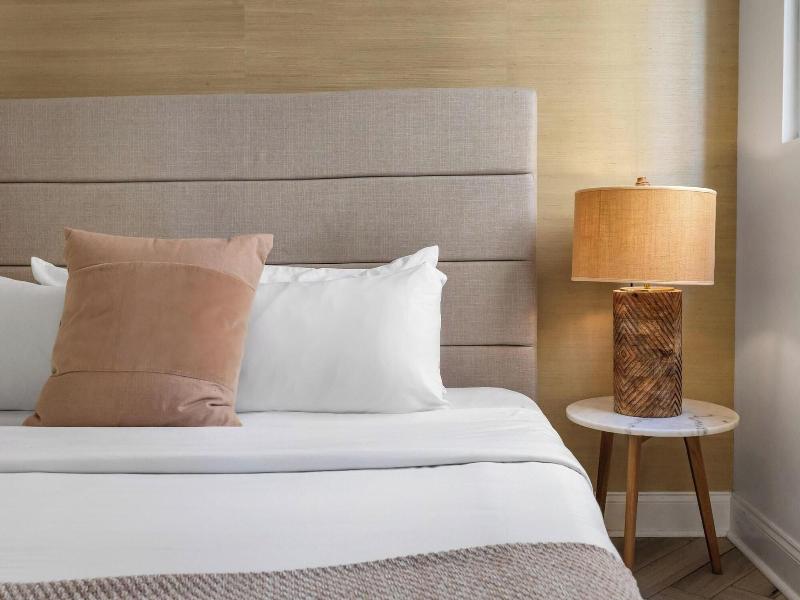 Luxuri Suites image