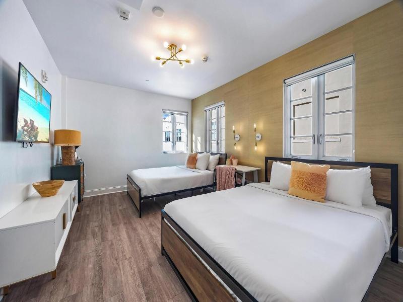 Luxuri Suites image