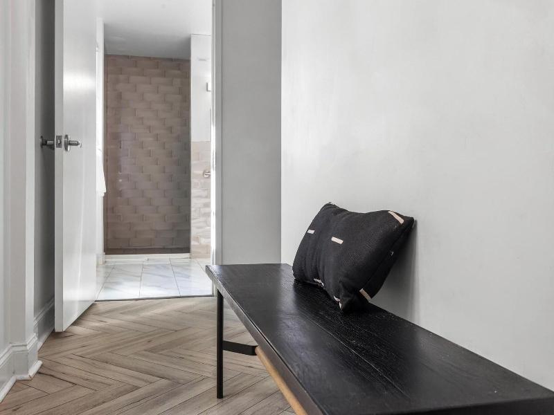 Luxuri Suites image