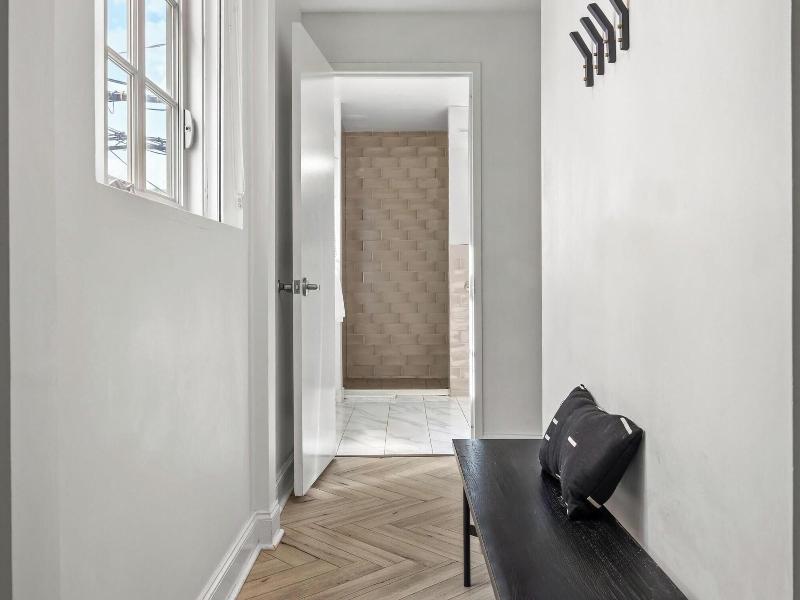Luxuri Suites image