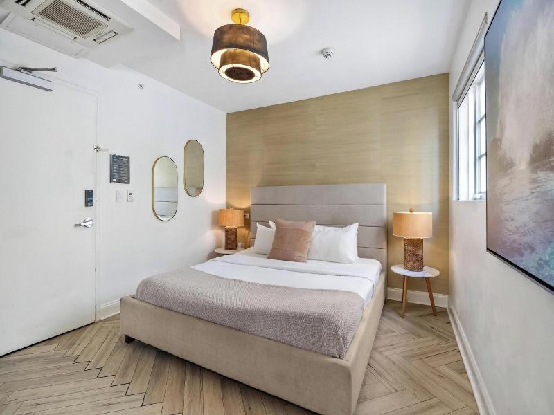 Luxuri Suites image