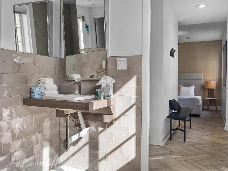 Luxuri Suites image
