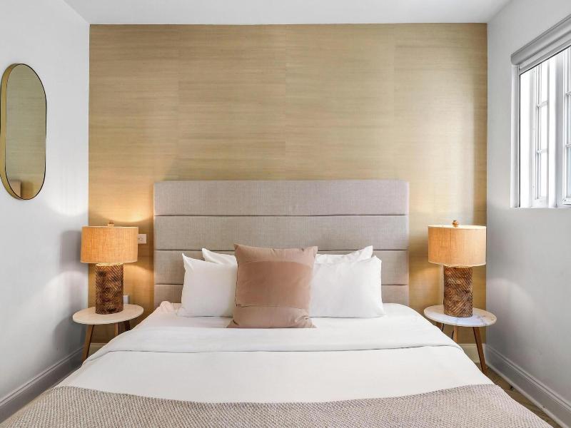 Luxuri Suites image