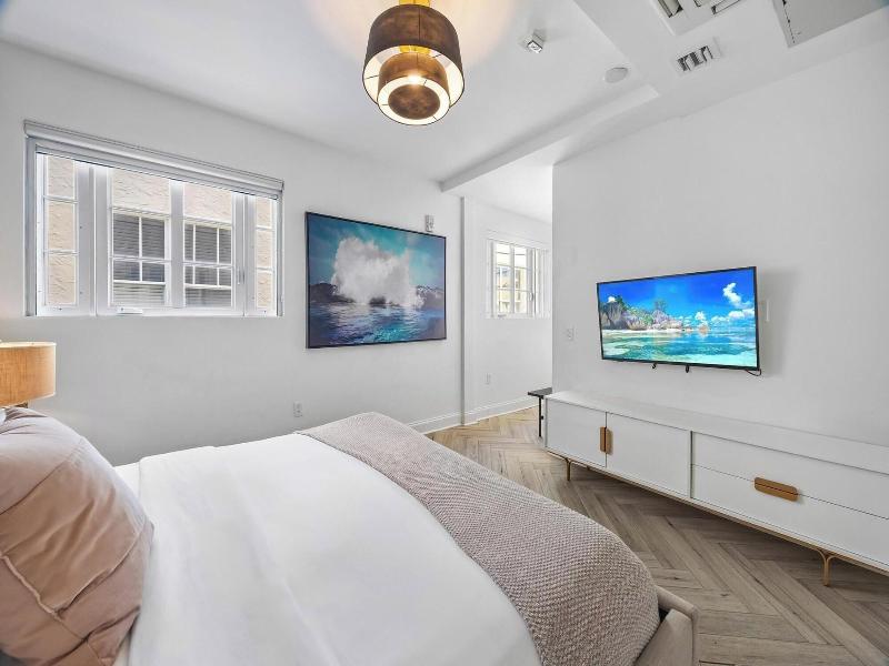Luxuri Suites image