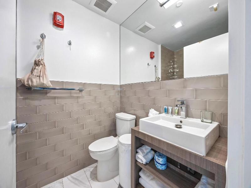 Luxuri Suites image