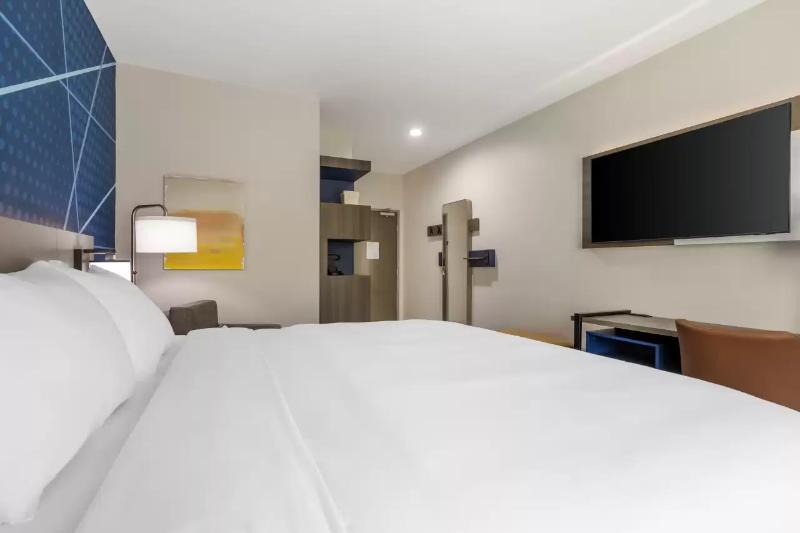 Comfort Inn & Suites Huntsville Near University image