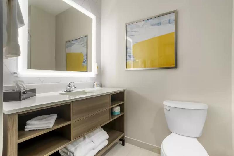 Comfort Inn & Suites Huntsville Near University image
