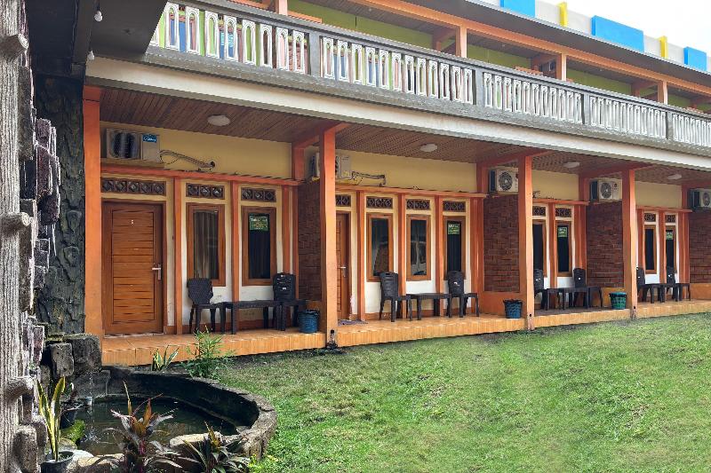 Family 24 Hotel near Pantai Cipatujah By Zuzu