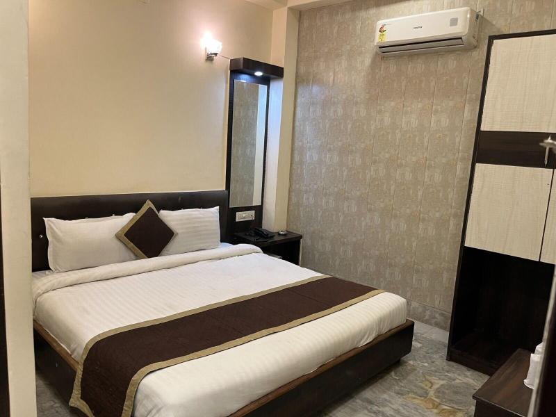 Hotel Raj Villas image