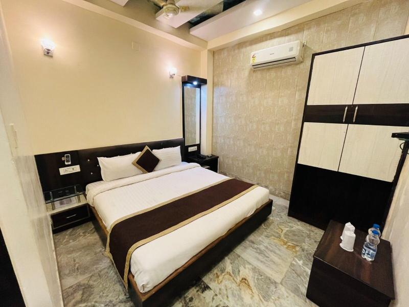Hotel Raj Villas image