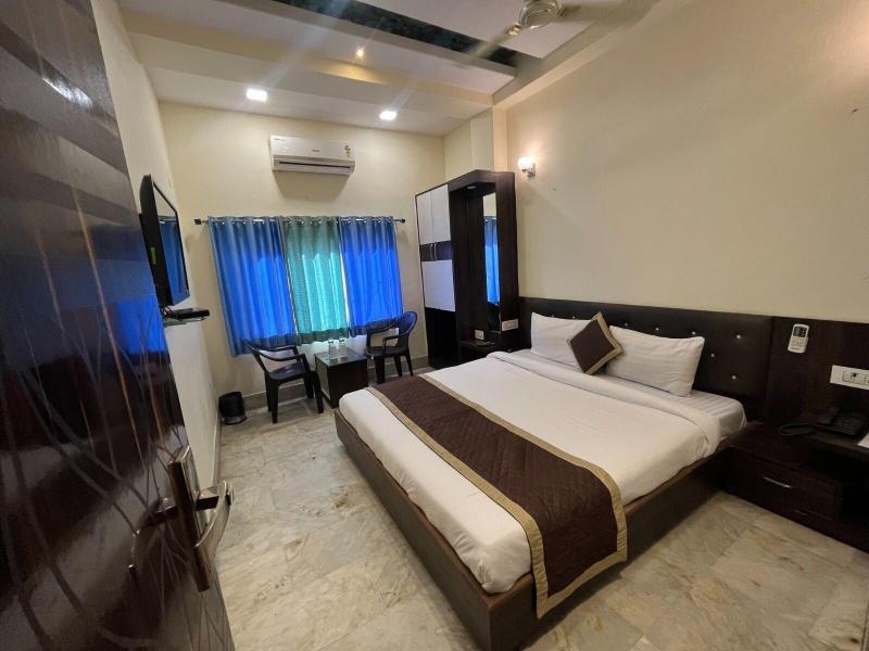 Hotel Raj Villas image