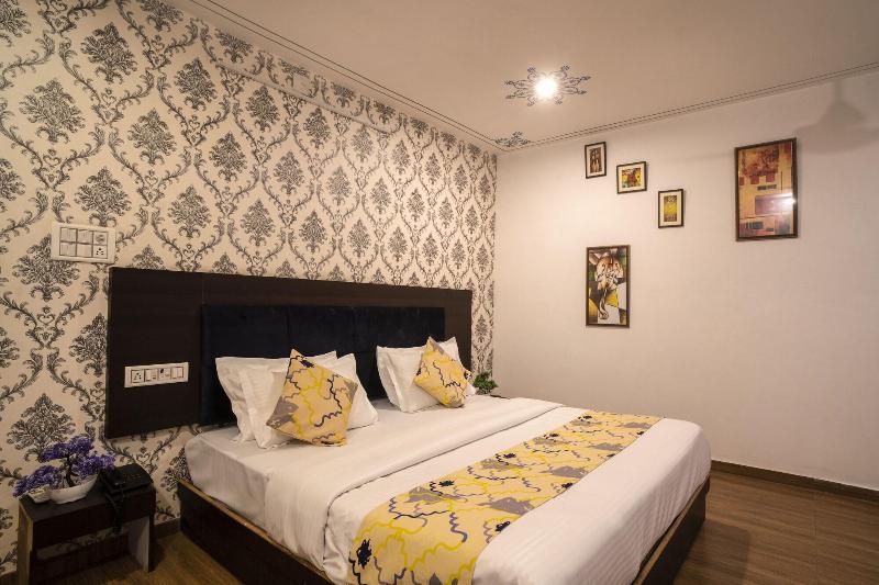 Tripli Hotels Arunoday Palace image