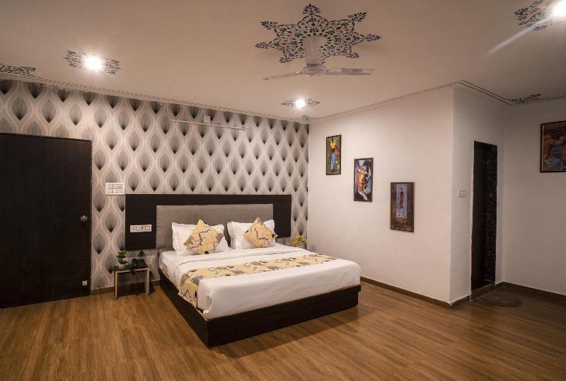 Tripli Hotels Arunoday Palace image