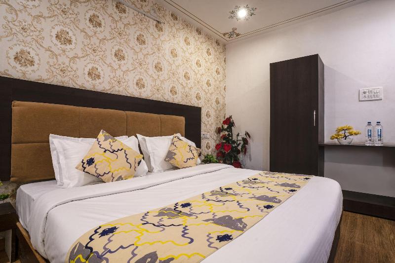 Tripli Hotels Arunoday Palace image