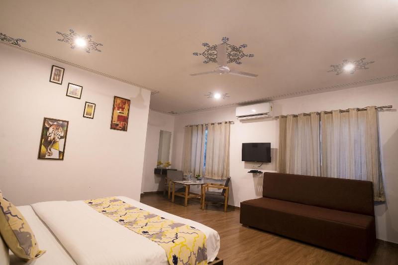 Tripli Hotels Arunoday Palace image