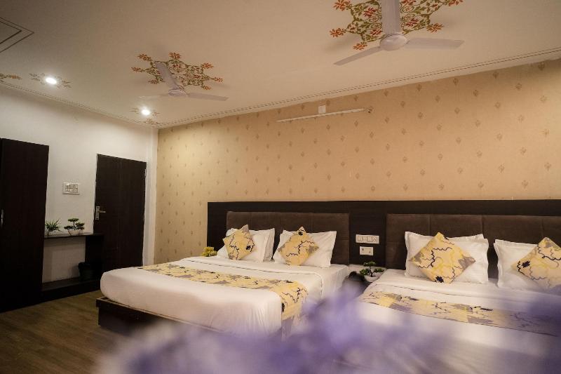 Tripli Hotels Arunoday Palace image