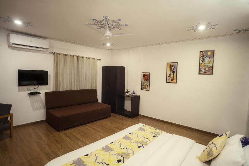 Tripli Hotels Arunoday Palace image