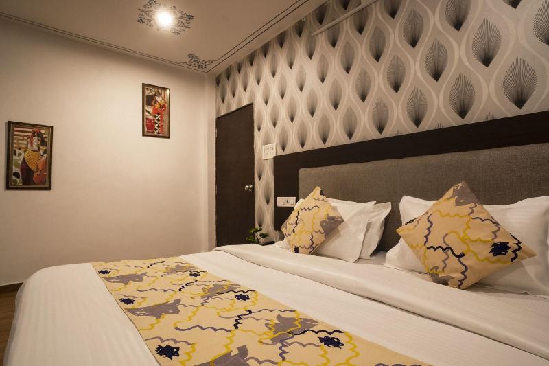 Tripli Hotels Arunoday Palace image