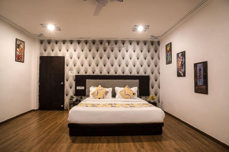 Tripli Hotels Arunoday Palace image