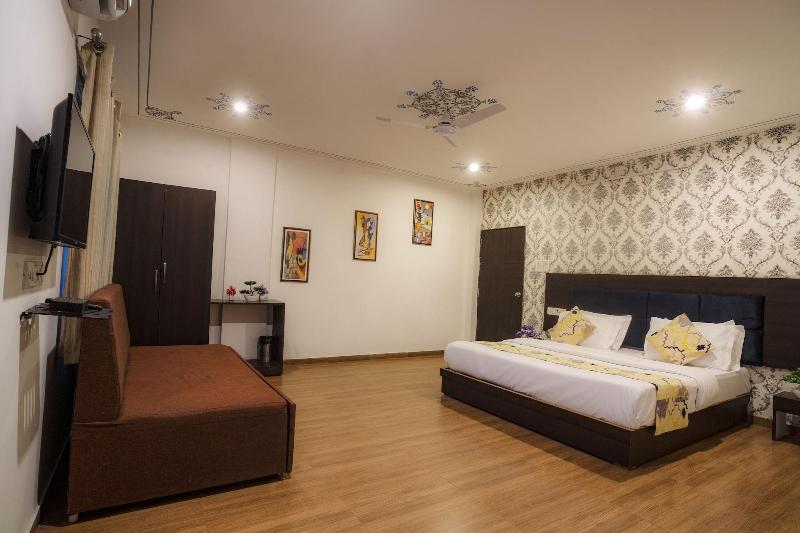 Tripli Hotels Arunoday Palace image